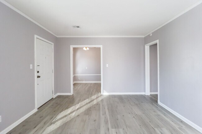 Building Photo - 3 Bed | 1 Bath in North Tulsa!