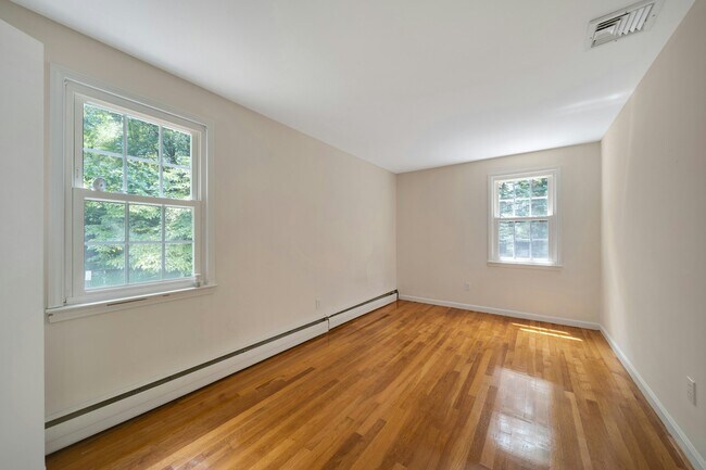 Building Photo - 68 Briarwood Ave