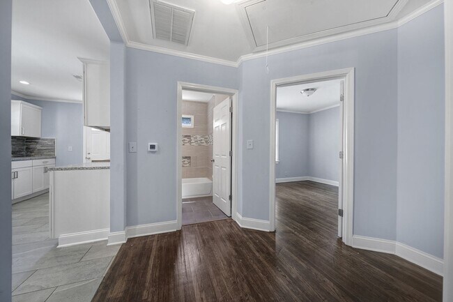 Building Photo - Lovely 2 Bed 1 Bath Bungalow Home in Charl...