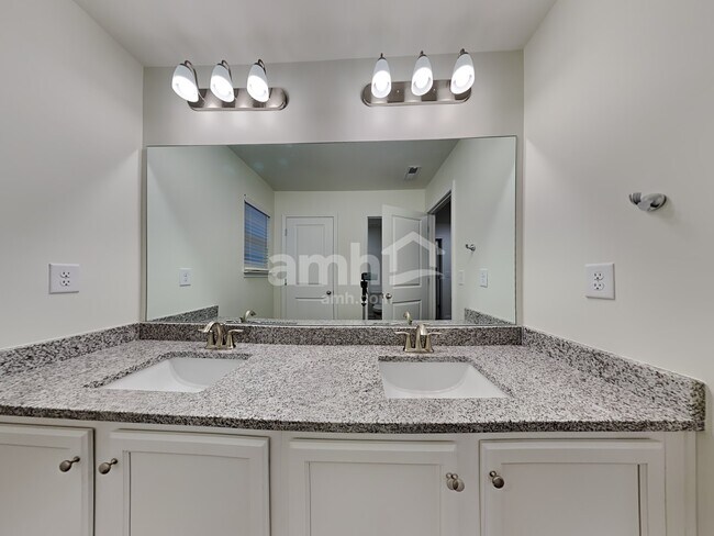 Building Photo - 5180 Hudson Vly Dr