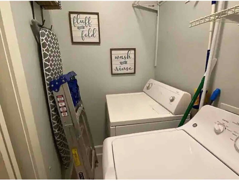 Building Photo - 404 N Landry Dr