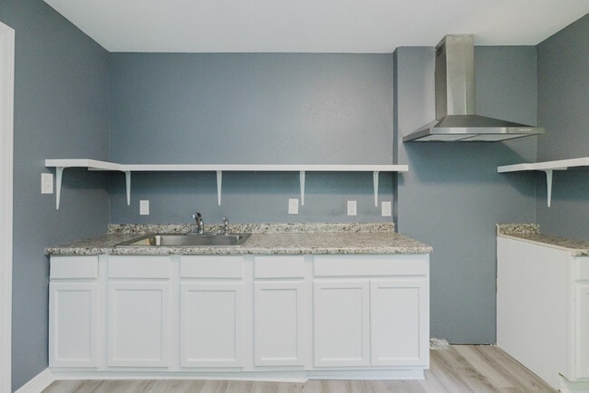 Building Photo - 114 Wilson St