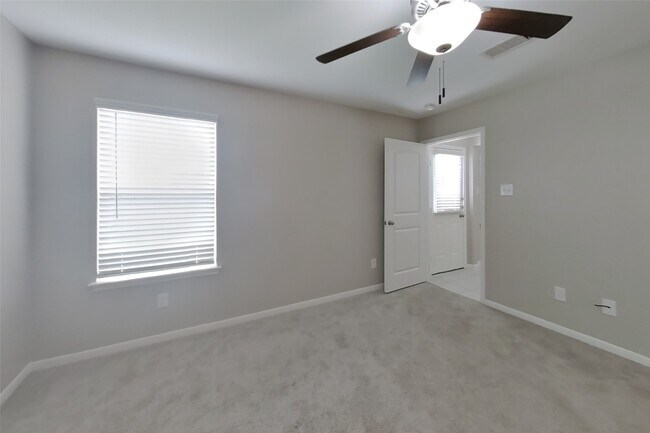 Building Photo - 801 Painted Bison Dr