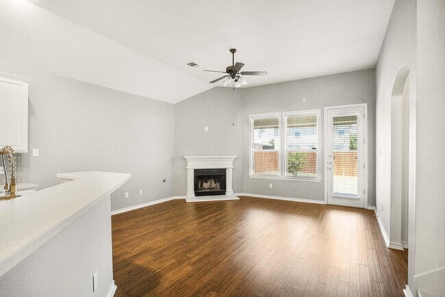 Building Photo - 2824 Mission Tejas Dr