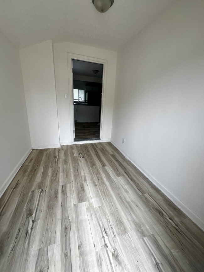 Building Photo - 907 E Taylor St