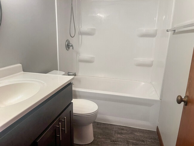 Building Photo - Redwood