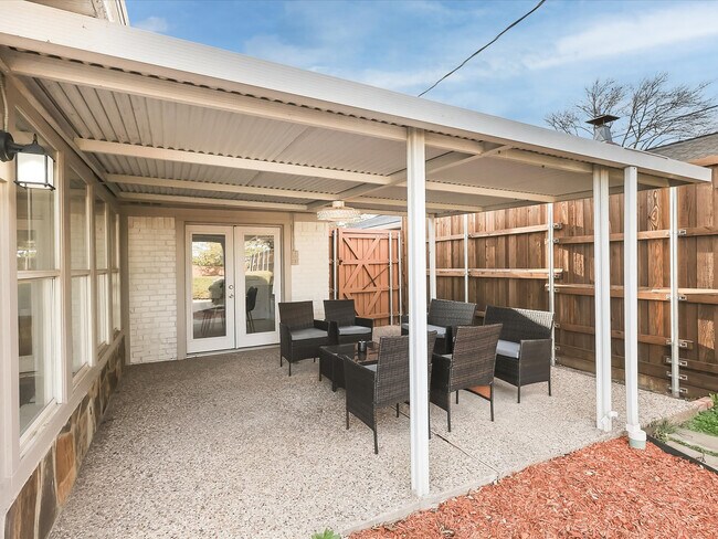 Building Photo - 1008 Ridgefield Dr