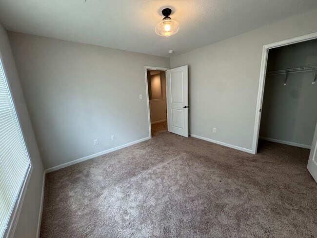 Building Photo - Modern Living on Myrtle Ridge Lane!