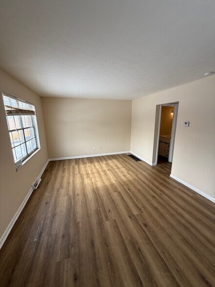 Building Photo - 1686 Smith Rd