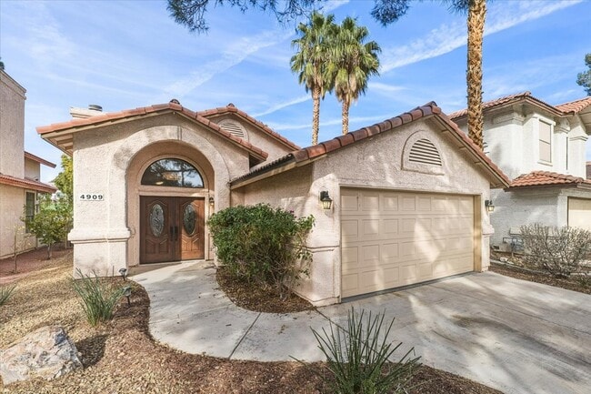 Building Photo - 4909 Fiesta Lakes St