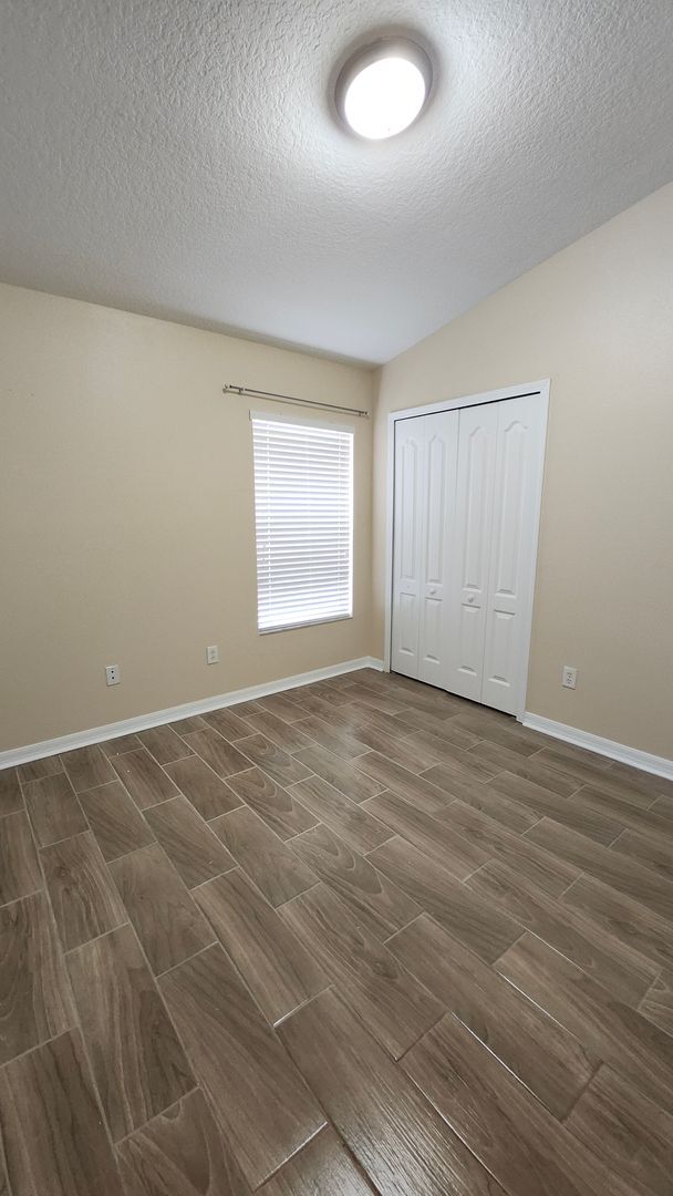Building Photo - 7955 Carriage Pointe Dr