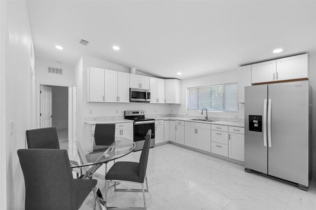 Building Photo - 6847 Woodsman Dr