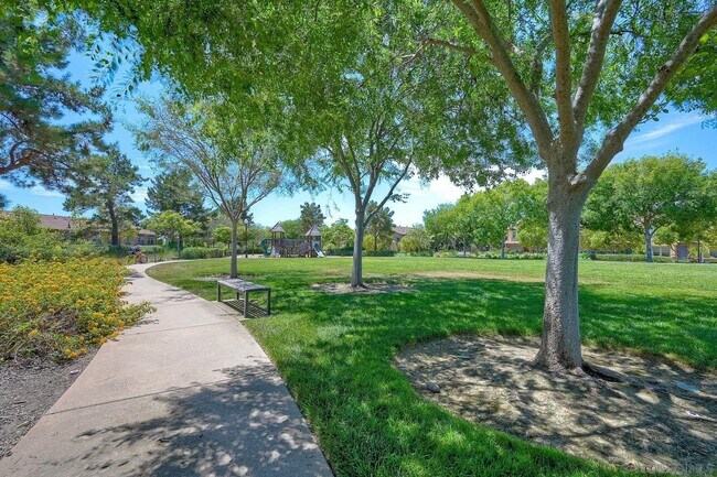 Building Photo - 16242 Camden Cir