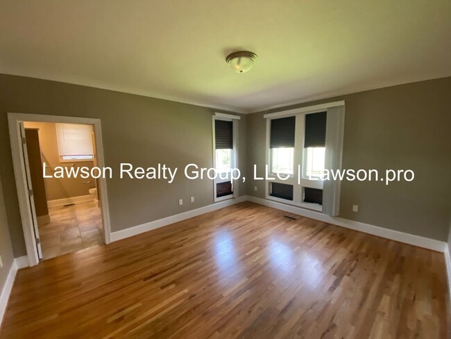 Building Photo - Craftsman Style One Level Living in Southw...