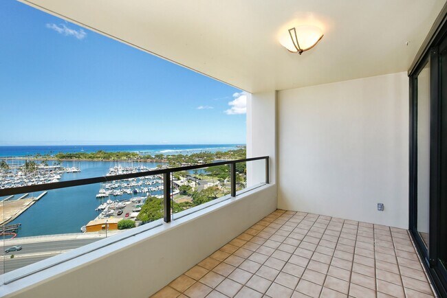 Building Photo - Comfortable Living in the Heart of Honolul...