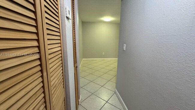 Building Photo - 6195 W 18th Ave