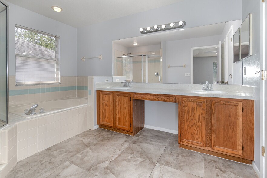 Building Photo - 1264 Falconcrest Blvd