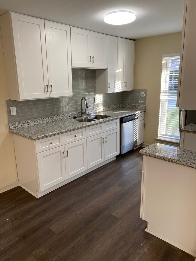kitchen - 8181 Jefferson Park Dr