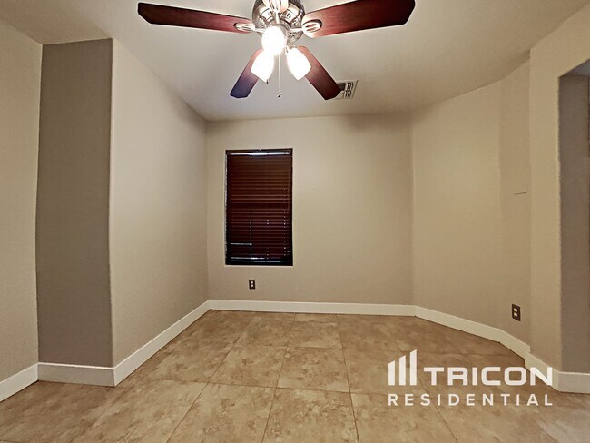 Building Photo - 32763 N Quarry Hills Dr