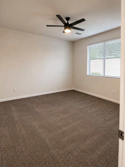 Building Photo - 122 S Siena Ln