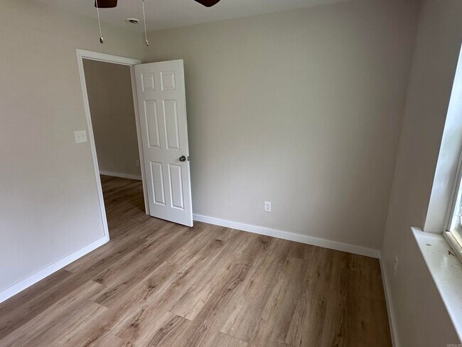 Building Photo - 216 Spring Branch Dr