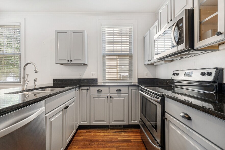 Kitchen - 574 Rutledge Ave