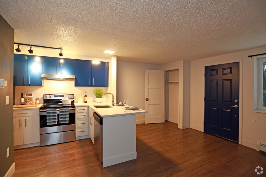 Primary Photo - The Jewell