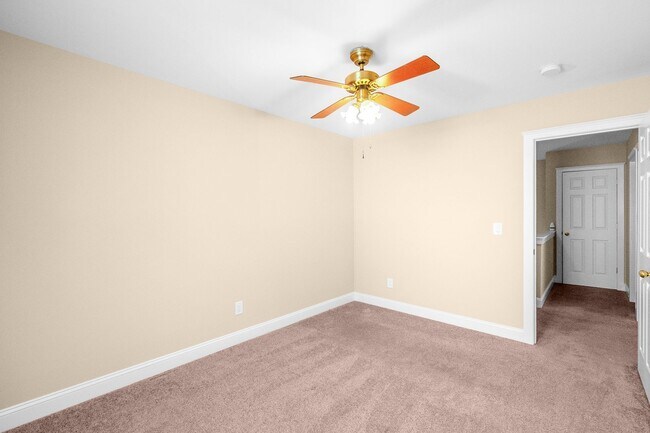 Building Photo - Charming 3 bed 2.5 bath Home in Huntersville!