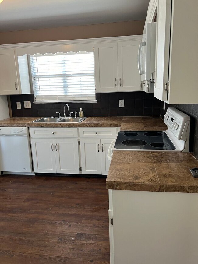 Building Photo - Affordable  2 Story Home 3 Bedroom 2.5 Bat...