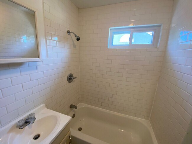 Building Photo - 353 N 35th Ave