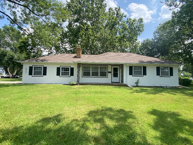 Building Photo - 6017 N Howard Ave