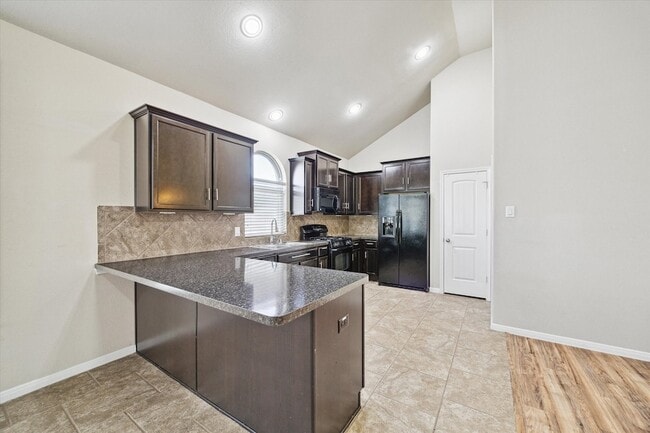 Building Photo - 22582 Valley Canyon