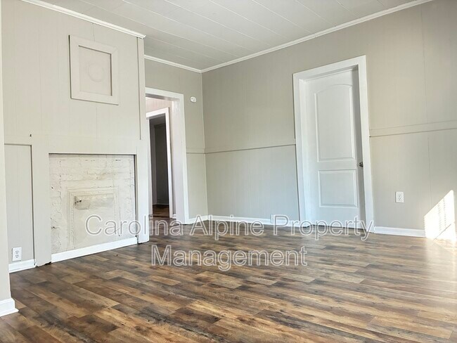 Building Photo - 110 Martin St