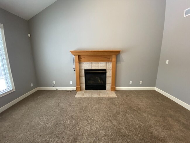 Building Photo - Wonderful Fox Chase home with fantastic sp...