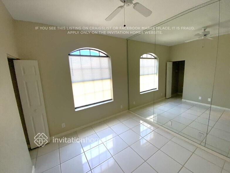 Building Photo - 10213 Lexington Lakes Blvd N
