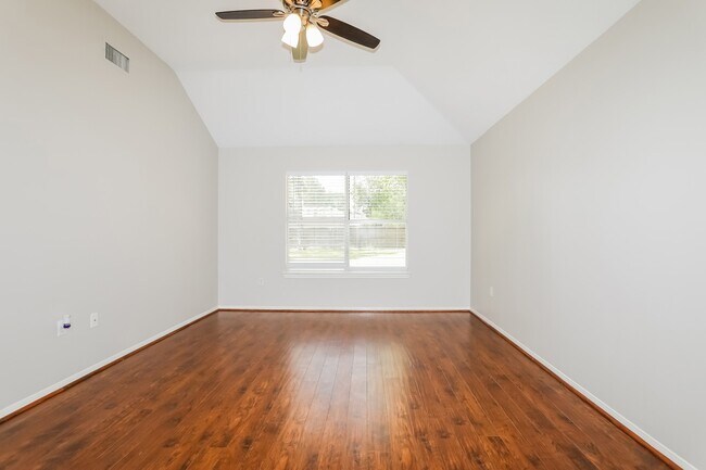 Building Photo - 7122 Woodland Oaks