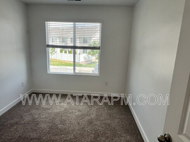 Building Photo - 346 Grassland Dr