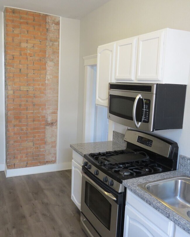 Building Photo - Downtown Oasis - Move In Ready!!!