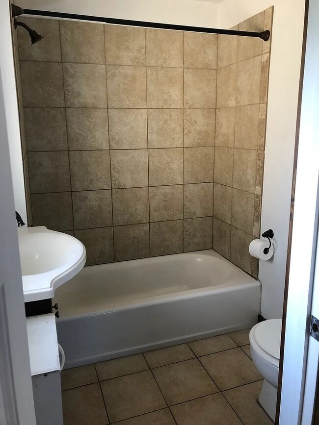 Building Photo - Charming 2 Bed, 1 Bath Home in Saint Anthony!