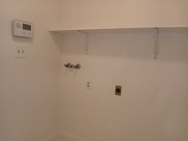 Building Photo - South Bakersfield Home – New Price $2,195!