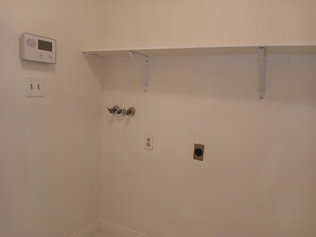 Building Photo - Stylish, Secure, and Pet-Friendly 3-Bedroo...