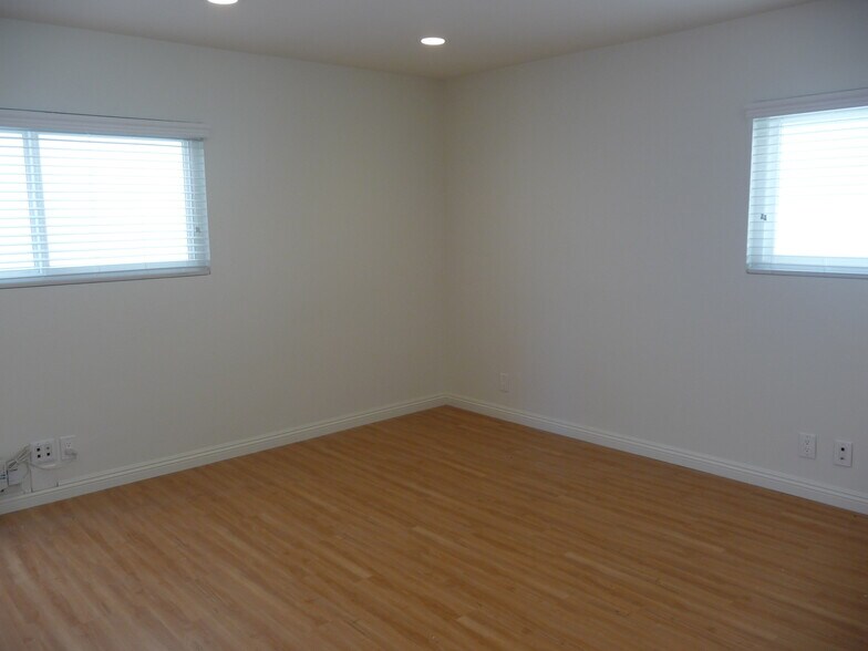 125B - 125 Gull St