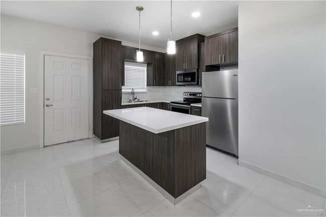 Building Photo - 18 Inspiration Rd