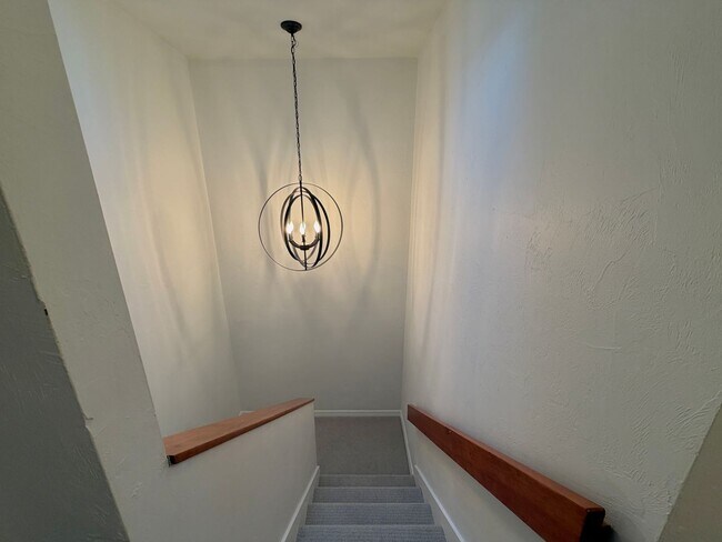 Building Photo - Fully Furnished 3BR Townhome – $500 Move-In Credit