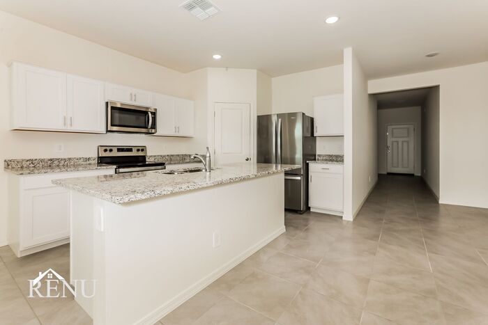 Building Photo - 35621 W San Capistrano Ave