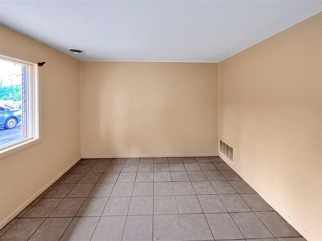 Building Photo - 1036-1033 Ellen Dr