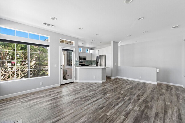 Building Photo - 137 Shorebreaker Dr