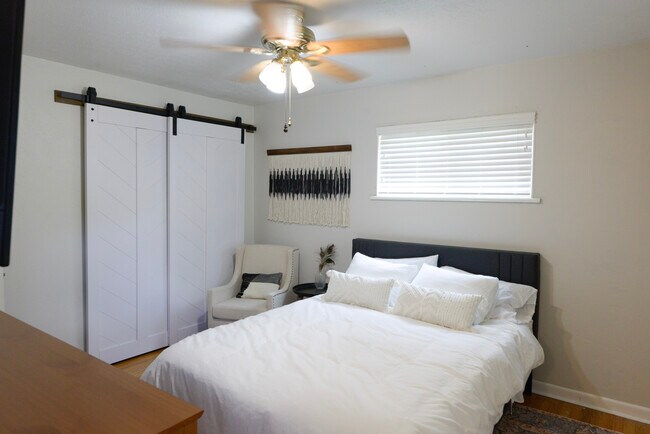Upstairs bedroom #1 with attached bathroom - 932 S Holly St