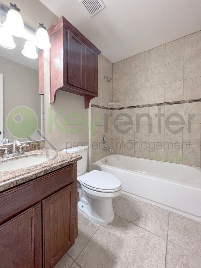 Building Photo - Beautiful 3b /2 bath home in McAllen