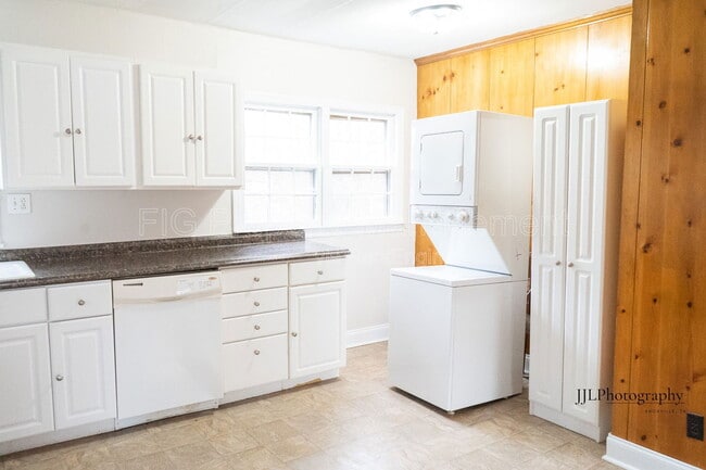 Building Photo - 716 E Oldham Ave